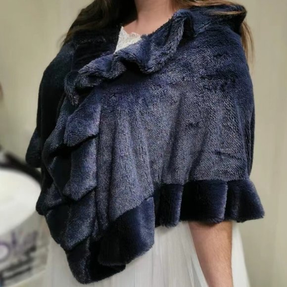 Faux fur shawls - Picture 6 of 8